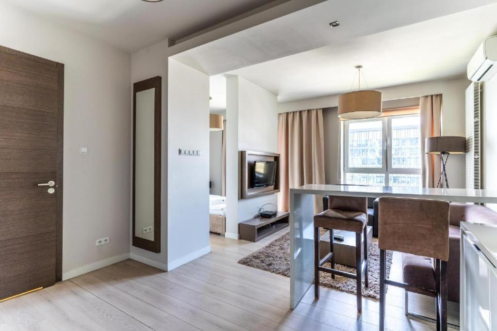 Platinum Tower - City Center - Golden Apartments 바르샤바 외부 사진