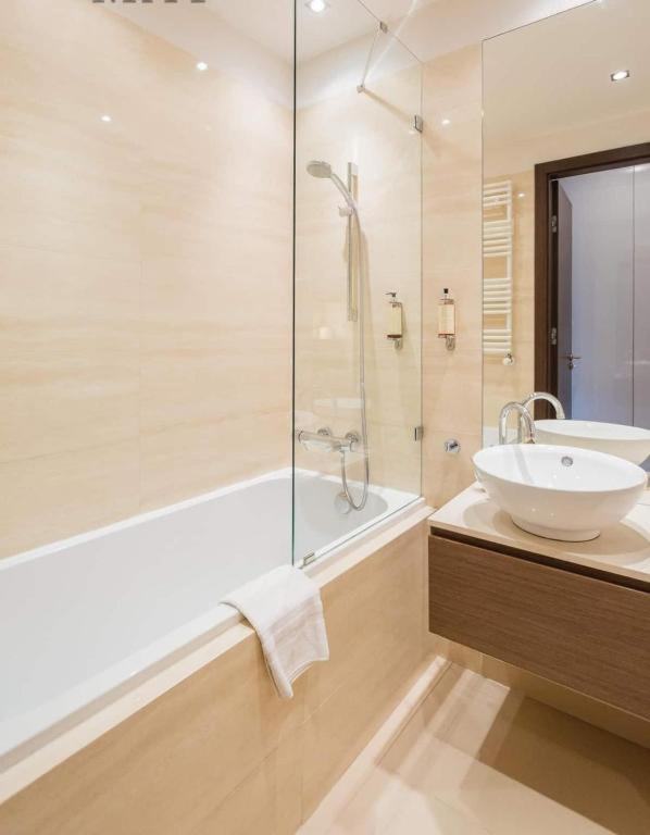 Platinum Tower - City Center - Golden Apartments 바르샤바 외부 사진