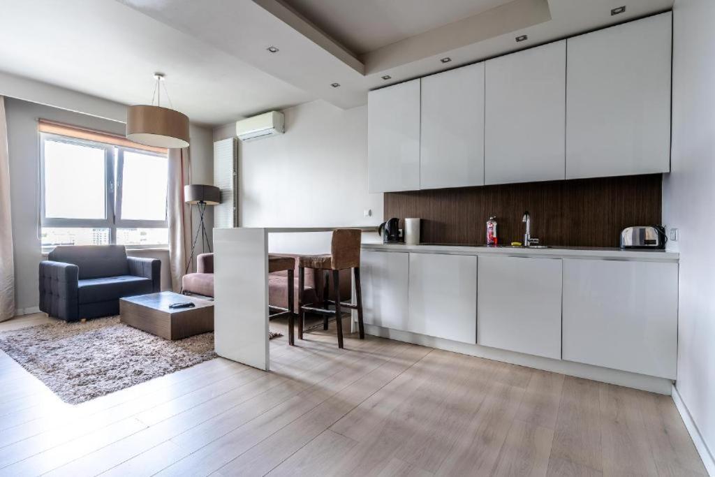 Platinum Tower - City Center - Golden Apartments 바르샤바 외부 사진