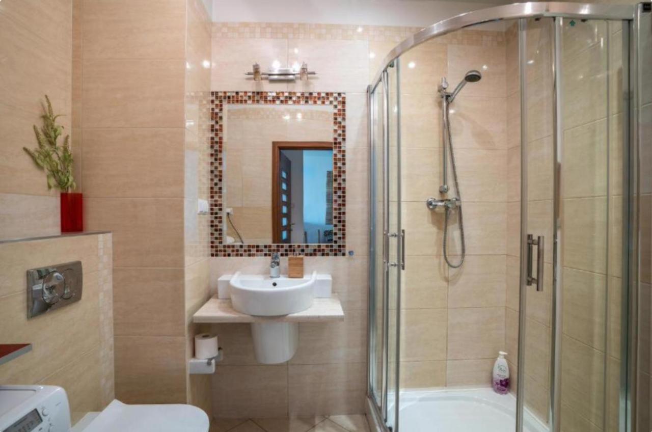 Platinum Tower - City Center - Golden Apartments 바르샤바 외부 사진